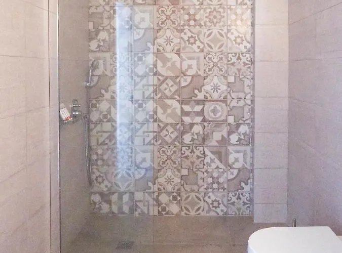 Papillon Pera Gyalos