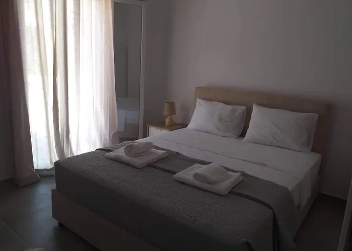 Papillon Pera Gyalos